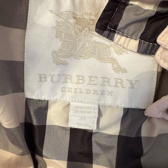 Burberry Kids Pink Quilted Jacket. 3T - Picture 5 of 5